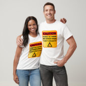 Funny Caution voorwerpen kunnen groter lijken T-shirt (Unisex)