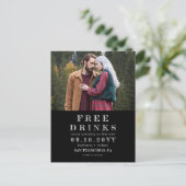 Funny Chalkboard Free Drinken Wedding Save the Dat Aankondigingskaart (Staand voorkant)