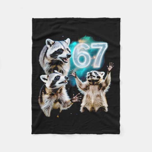 Funny Chaotic Raccoon Howling At 67 Cosmic Six Sev Fleece Deken (Voorkant)