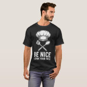 Funny Chef Be Nice I Cook Your Food T-shirt (Voorkant volledig)