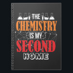 Funny Chemistry Home Science Teacher Chemist Notitieboek<br><div class="desc">Perfect Gift als je een scheikundige majoor bent,  een apotheker of je bent gewoon dol op experimenteren met wetenschappelijke oplossingen.</div>