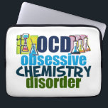 Funny Chemistry Laptop Sleeve<br><div class="desc">Grappig geschenk voor scheikunde leraar die OCD Obsessief Chemistry Disorder naast wetenschapslangen met chemicaliën leest voor een experiment. Een cool chemisch belangrijk cadeau voor een wetenschapper.</div>