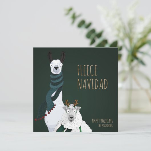 Funny Chic Festive “Fleece Navidad” Pun Feestdagenkaart (Staand voorkant)