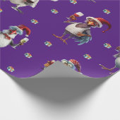 Funny Chicken Christmas Holiday Wine Party Paarse Cadeaupapier (Hoek)