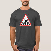 Funny Chicken Crossing Road T-shirt (Voorkant)