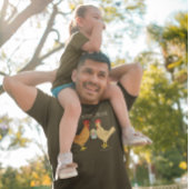 Funny Chicken Easter Hunt Cartoon Donker T-shirt