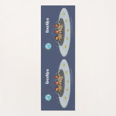 Funny chickens in space cartoon illustratie yogamat (Voorkant)