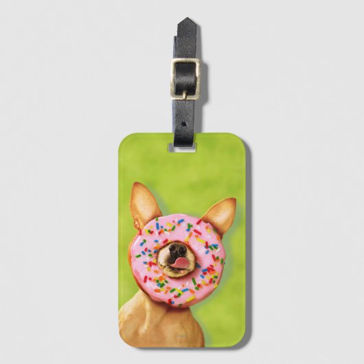 Funny Chihuahua Dog met Sprinkle Donut op Nose Bagagelabel (Voorkant (verticaal))