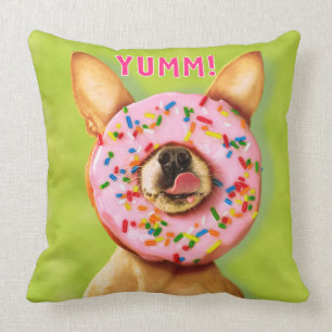 Funny Chihuahua Dog met Sprinkle Donut op Nose Kussen