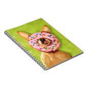 Funny Chihuahua Dog met Sprinkle Donut op Nose Notitieboek (Rechterzijde)