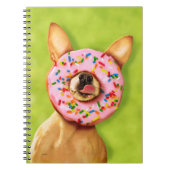 Funny Chihuahua Dog met Sprinkle Donut op Nose Notitieboek (Voorkant)