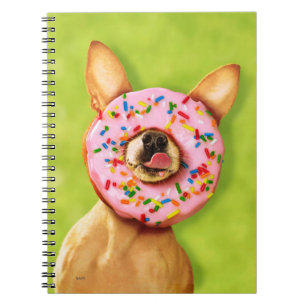Funny Chihuahua Dog met Sprinkle Donut op Nose Notitieboek