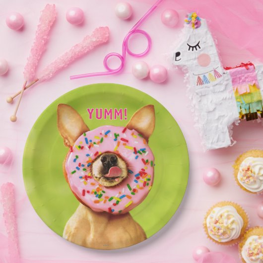 Funny Chihuahua Dog met Sprinkle Donut op Nose Papieren Bordje (Feest)