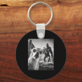 Funny Chihuahua Selfie With Bigfoot Sasquatch Cryp Sleutelhanger (Voorkant)