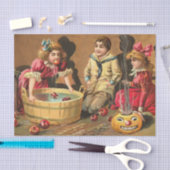 Funny Children Bobbing for Apples op party Tissuepapier (Craft)