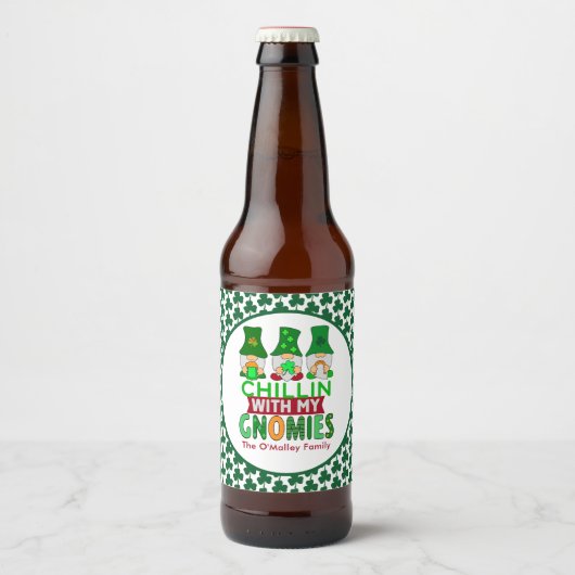 Funny Chillin met mijn Gnomies St Patricks Day Bier Etiket (Voorkant)