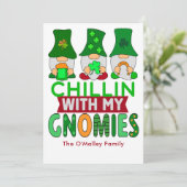 Funny Chillin met mijn Gnomies St Patricks Day Fla Kaart (Staand voorkant)
