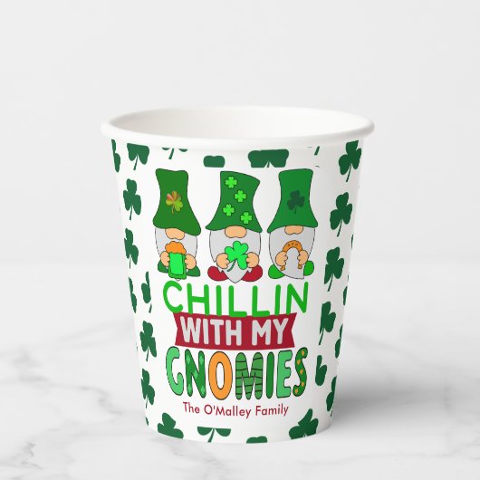 Funny Chillin met mijn Gnomies St Patricks Day Papieren Bekers (Voorkant)