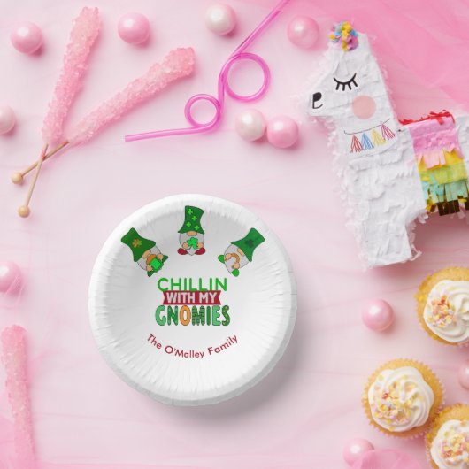 Funny Chillin met mijn Gnomies St Patricks Day Papieren Kommen (Feest)