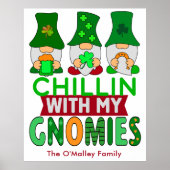 Funny Chillin met mijn Gnomies St Patricks Day Poster (Voorkant)