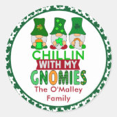 Funny Chillin met mijn Gnomies St Patricks Day Ronde Sticker (Voorkant)