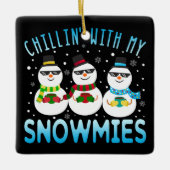 Funny Chillin met mijn Snowmies kerst Keramisch Ornament (Voorkant)