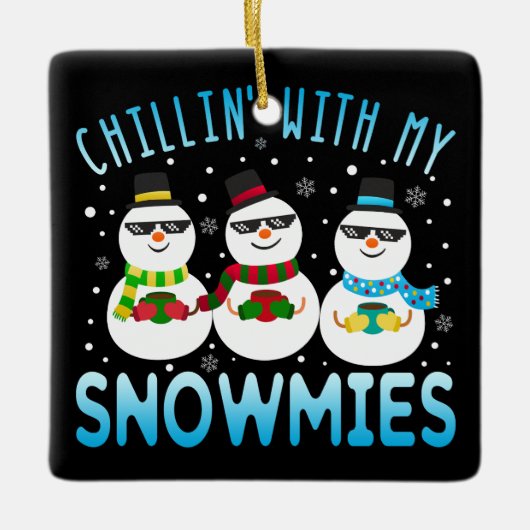 Funny Chillin met mijn Snowmies kerst Keramisch Ornament (Voorkant)