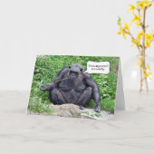 Funny Chimpansee on a Rock Kaart (Gele Bloem)