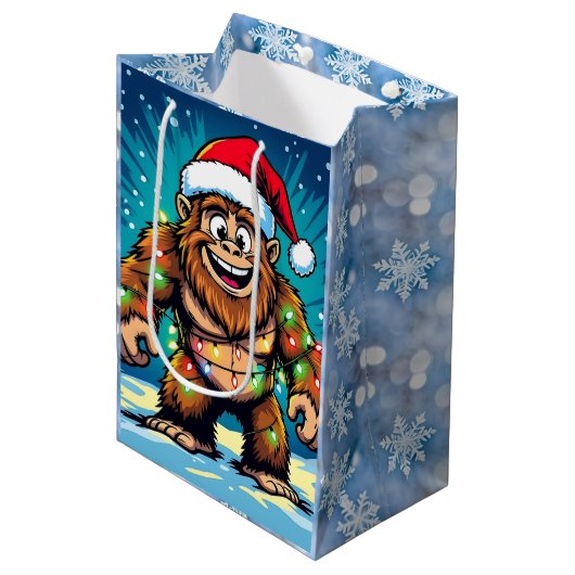 Funny Christmas Bigfoot Sasquatch Medium Cadeauzakje (Voorkant Gekanteld)