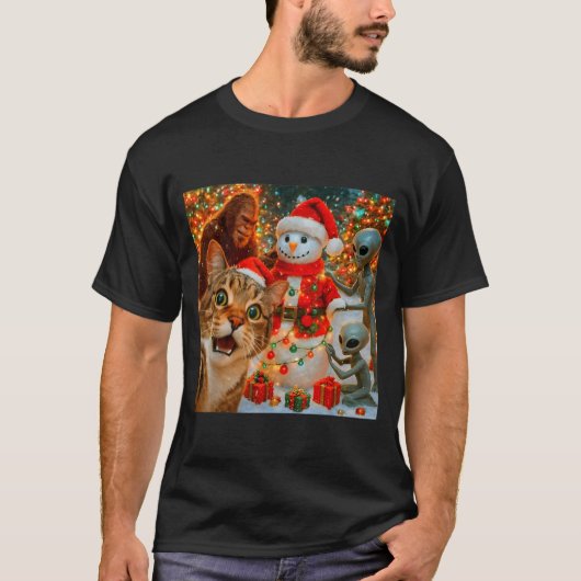 Funny Christmas Cat Selfie With Bigfoot Alien &amp T-shirt (Voorkant)