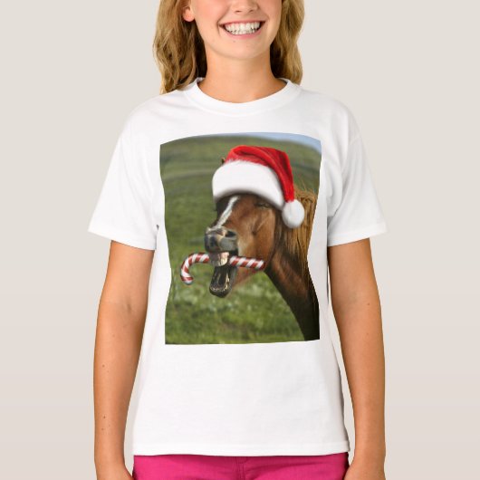 Funny Christmas horse with Santa hat smiling T-shirt (Voorkant)