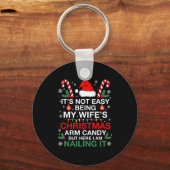 Funny Christmas Its Not Easy Being My Wife's Arm C Sleutelhanger (Voorkant)