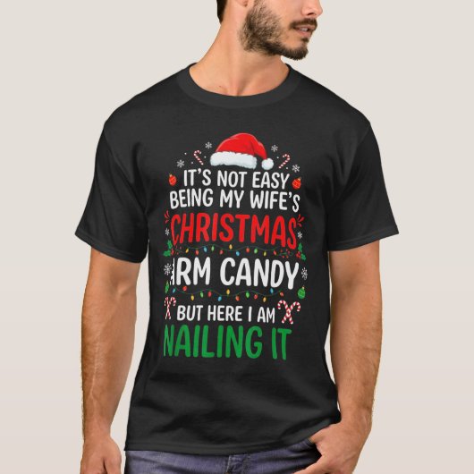 Funny Christmas Its Not Easy Being My Wife's Arm C T-shirt (Voorkant)