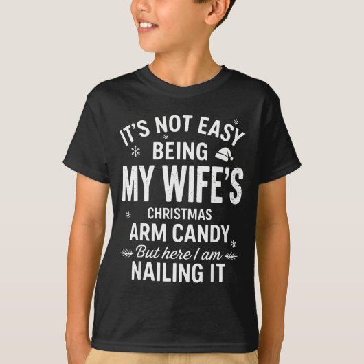 Funny Christmas It's Not Easy Being My Wife's Arm  T-shirt (Voorkant)
