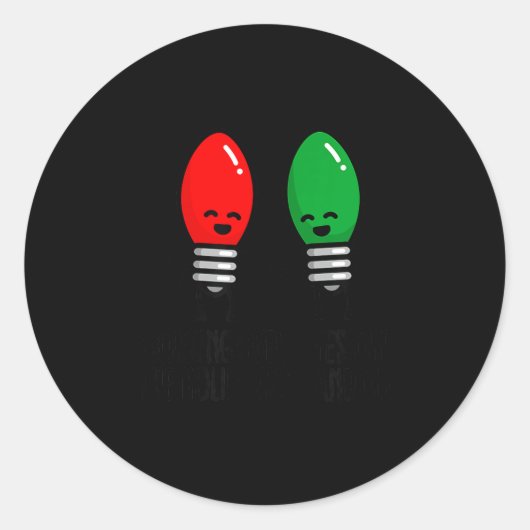 Funny Christmas Lights Pun Working Over Holidays_ Ronde Sticker (Voorkant)