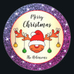 Funny Christmas Rudolph rendieren Paarse glitter Ronde Sticker<br><div class="desc">Zaubershirts Design - Een schattig vrolijk kerstontwerp met een grappige Rudolph rendier cartoon met paarse faux glitter sprankelende sterren op een gouden effect achtergrond. Pas deze X-Mas stickers eenvoudig aan naar jouw naam of tekst. Voor extra maatwerk laat je me hieronder eenvoudig een bericht achter. Ik zou graag willen dat...</div>