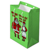 Funny Christmas Santa Claus & Mrs Holiday Humor Medium Cadeauzakje (Voorkant Gekanteld)