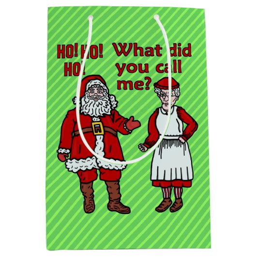 Funny Christmas Santa Claus & Mrs Holiday Humor Medium Cadeauzakje (Voorkant)