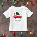 Funny Christmas Shirt voor familie kerstboom<br><div class="desc">Vier het seizoen met dit familie kerst shirt met een retro auto met een kerstboom op de top en vakantiepakketten in de kofferbak. Voeg hieronder je familienaam toe om er je eigen kerst shirt van te maken. Perfect voor familie kerstfoto's, feestdagen en meer. Leuk, feestelijk met een retro, sfeer -...</div>