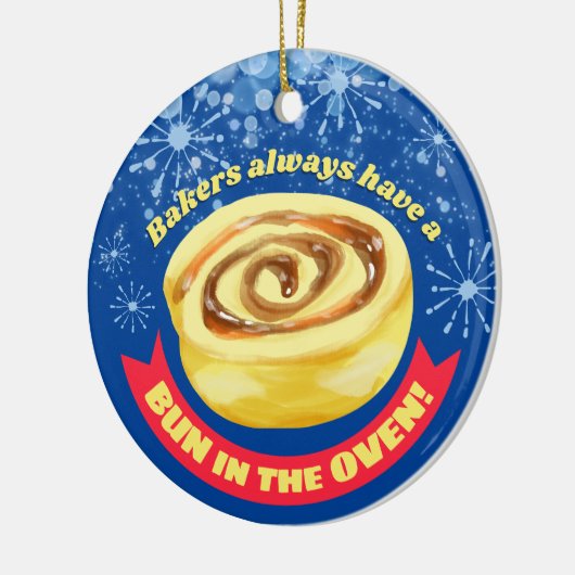 Funny cinnamon roll bakkerij kerst keramisch ornament (Links)