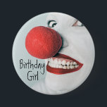Funny Clown Face Birthday Girl Ronde Button 7,6 Cm<br><div class="desc">Onvoorstelbaar en gekke,  dit gekke gezicht is zeker een hit voor het verjaardagsmeisje. Foto: Ryan McGuire</div>