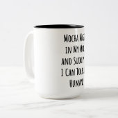 Funny coffee gezegden quote tweekleurige koffiemok (Voorkant links)