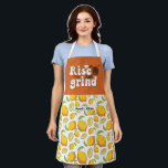 Funny Coffee Lover Rise en Grind Lemon Pattern Schort<br><div class="desc">Grappig en cool geschreeuw om het koken leuker te maken. Gepersonaliseerd geschenk voor familie en vrienden die graag koken, bakken en een nieuw recept proberen in de keuken. Pas de formulering aan zodat deze bij uw gelegenheid past. U kunt het Hulpmiddel van het Ontwerp gebruiken om het doopvonttype, de doopvontkleur...</div>