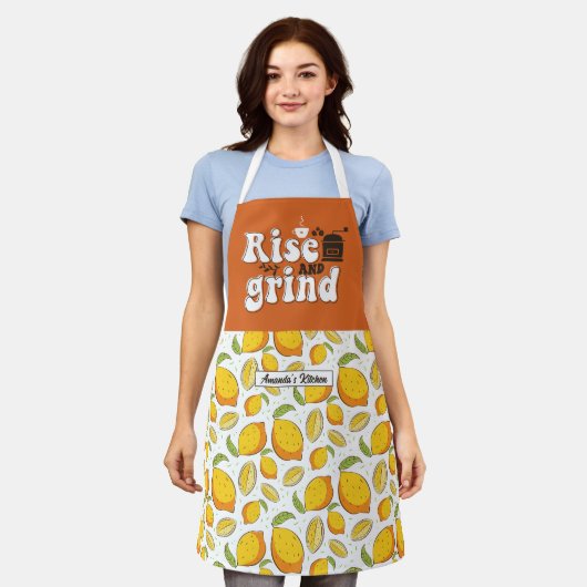Funny Coffee Lover Rise en Grind Lemon Pattern Schort (Gedragen)