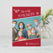 Funny Covid Foto we Miss Your Faces Red Feestdagenkaart (Staand voorkant)