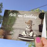 Funny Cowboy Pet Cat op een Vacuum Birthday Kaart<br><div class="desc">Deze sjabloon kaart is voorzien van een grappige grijze en witte kat met een cowboy pet die op een vacuüm rijdt. Pas de tekst van de sjabloon op de dekking en binnengroet aan met uw berichten, schrap de tekst of geef het gebruiken van het ontwerp uit om een doopvontkleur, een...</div>
