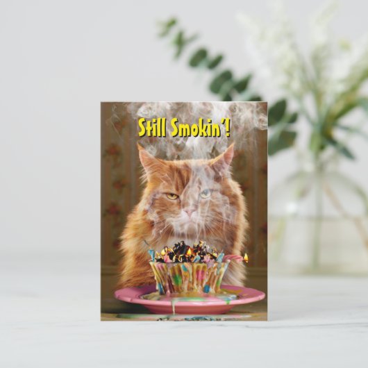 Funny Cranky Cat with Melthday Cupcake Uitnodiging Briefkaart (Staand voorkant)