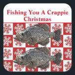 Funny Crappie Gevist Pun Merry Christmas Custom Vierkante Sticker<br><div class="desc">Een grappig kerstcadeau voor papa,  je favoriete vispartner of vriend. VIST U EEN CRAPPIE KERSTMIS! Deze kaart is voorzien van een trofee crappie vis.</div>