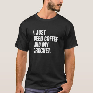Funny Crochet, ik heb koffie en m'n kroeg nodig. T-shirt