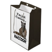 Funny Curious Raccoon Medium Cadeauzakje (Voorkant Gekanteld)